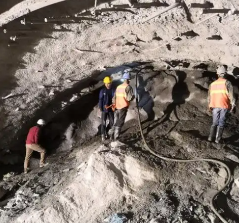 沙依巴克拱顶带模注浆料的施工流程及注意事项